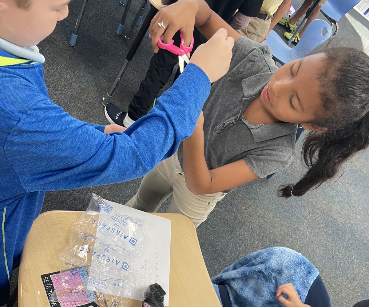 aprilmk4's tweet photo. Excitement in it’s purest form! #scienceproject #handons #eggdrop https://t.co/j7RLb60jiT