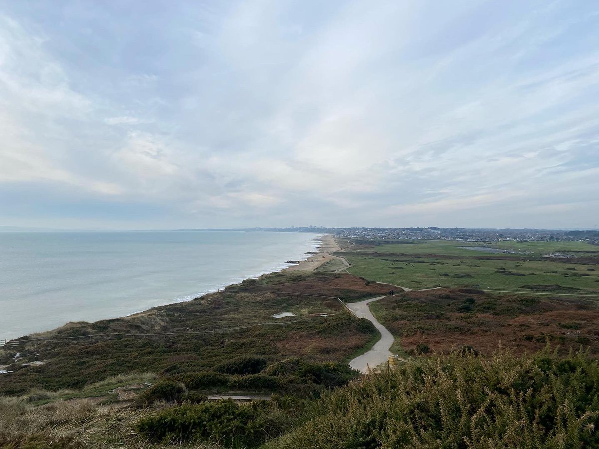 slboughton's tweet photo. Hengistbury Head at 8am and other such daytime views. Perfect winter weather for a work visit.

#archaeology #scheduledmonument #prehistory #roman #sssi https://t.co/K8sDwOMTLF