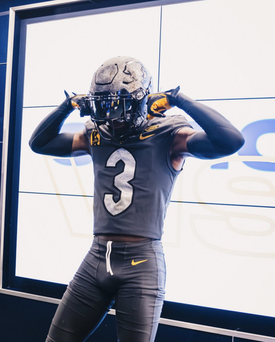 Rasheembiles's tweet photo. Ready to work !! 1000% Locked 🔒 #H2p https://t.co/S1R6obrDIu