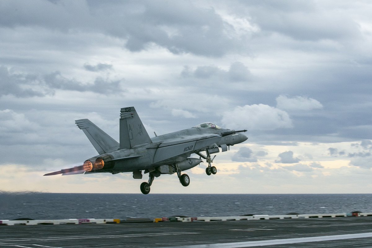 CVN78_GRFord's tweet photo. #tbt to Carrier Air Wing 8’s fly off ✈️

@USFleetForces @US2ndFleet  @USNavy @COMNAVAIRLANT11 

#IntegrityAtTheHelm #WeAreWarship78 https://t.co/qwV0aUsbT3
