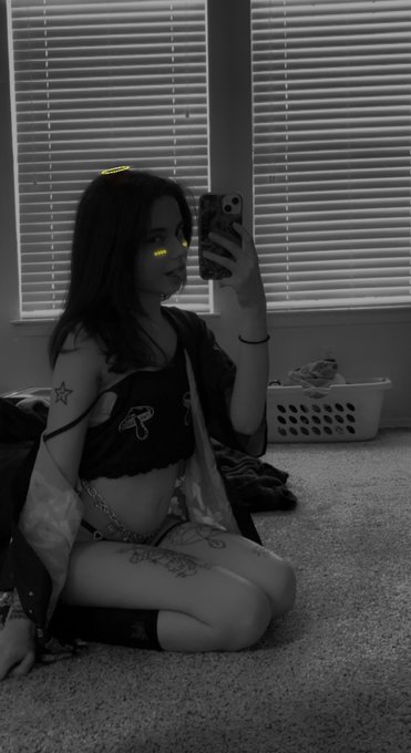 Naughty 👿 or nice 😇🙏 https://t.co/q0TQ9gwADQ