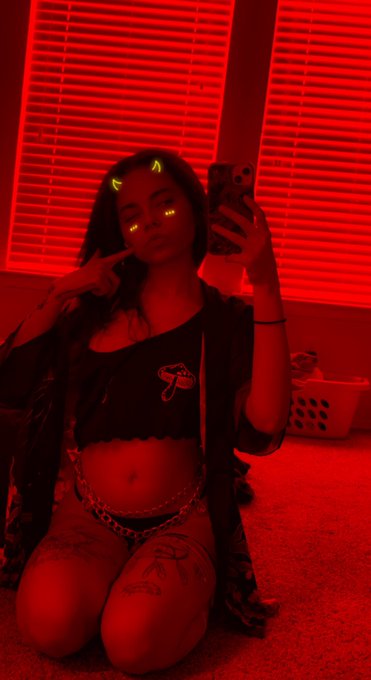 Naughty 👿 or nice 😇🙏 https://t.co/q0TQ9gwADQ