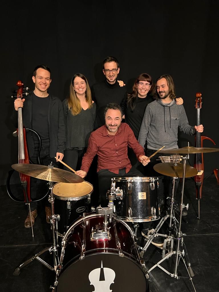 northerncellos's tweet photo. 📢 Pocs dies i tindrem un nou vídeo! Tenim moltes ganes d'ensenyar-vos el resultat del que hem gravat amb els cracks d'en @caimriba la productora @visual13 i els estudis Santa Pau.

Quin tema creieu que és? Va que a Instagram ja ho endevinen 😏

#northerncellos #Cultura https://t.co/5AbrqdEooX