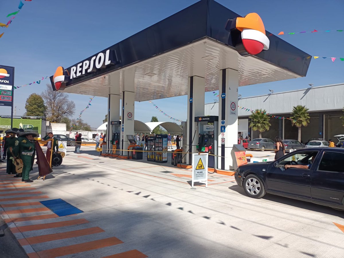 repsolmexico's tweet photo. Nuestro compromiso es estar más cerca de ti ☀️

🧡🙌¡El día de hoy aperturamos nuestra Estación Rendigas! 🙌🧡 
Los esperamos en el KM. 75.5 de la carretera México-Puebla, San Martín Texmelucan, Puebla para festejar, darles el mejor servicio y llenarnos de energía. https://t.co/1G16BQVTA1