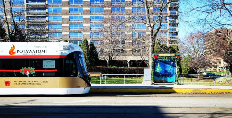 ShermanJeff's tweet photo. Merry. Merry.🎄
This month's @thehopmke shot comes to us from Instagram user ck.ellison, showing the @SalvationArmyWI - wrapped holiday car departing from the holiday-wrapped Jackson at Juneau SB station. #thehopmke https://t.co/SPtJi3CJqd