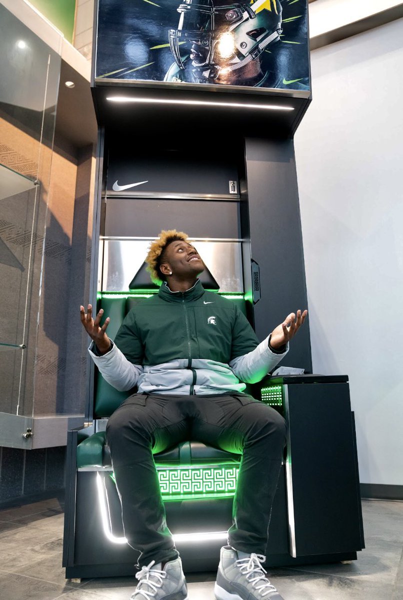 ty_2_fye's tweet photo. Committed 💚 #MSU #GoGreen @Coach_TGilmore @CoachRuffing @CoachCKap @MSU_Football @hopo125 @J_hopper38 https://t.co/5nZKuDOCQb