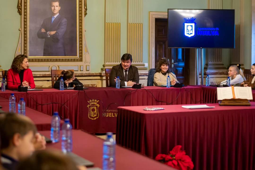 AytoHuelva's tweet photo. 👧🏼 Noa Fernández, la nueva alcaldesa infantil, toma posesión de su cargo en el Ayuntamiento de Huelva

👏¡Felicidades a nuestra alcaldesa y a toda la Corporación Infantil! 

➡️ Click aquí para conocer todos los detalles https://t.co/sAphrNoCd7 https://t.co/N96TfjfpVu