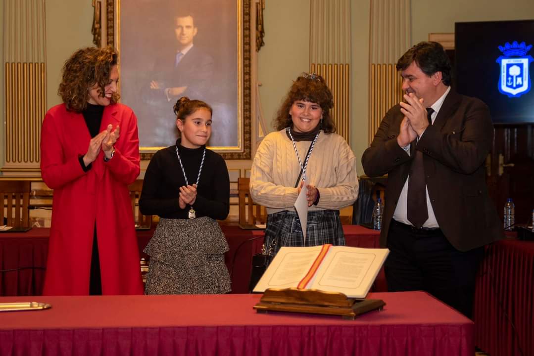 AytoHuelva's tweet photo. 👧🏼 Noa Fernández, la nueva alcaldesa infantil, toma posesión de su cargo en el Ayuntamiento de Huelva

👏¡Felicidades a nuestra alcaldesa y a toda la Corporación Infantil! 

➡️ Click aquí para conocer todos los detalles https://t.co/sAphrNoCd7 https://t.co/N96TfjfpVu