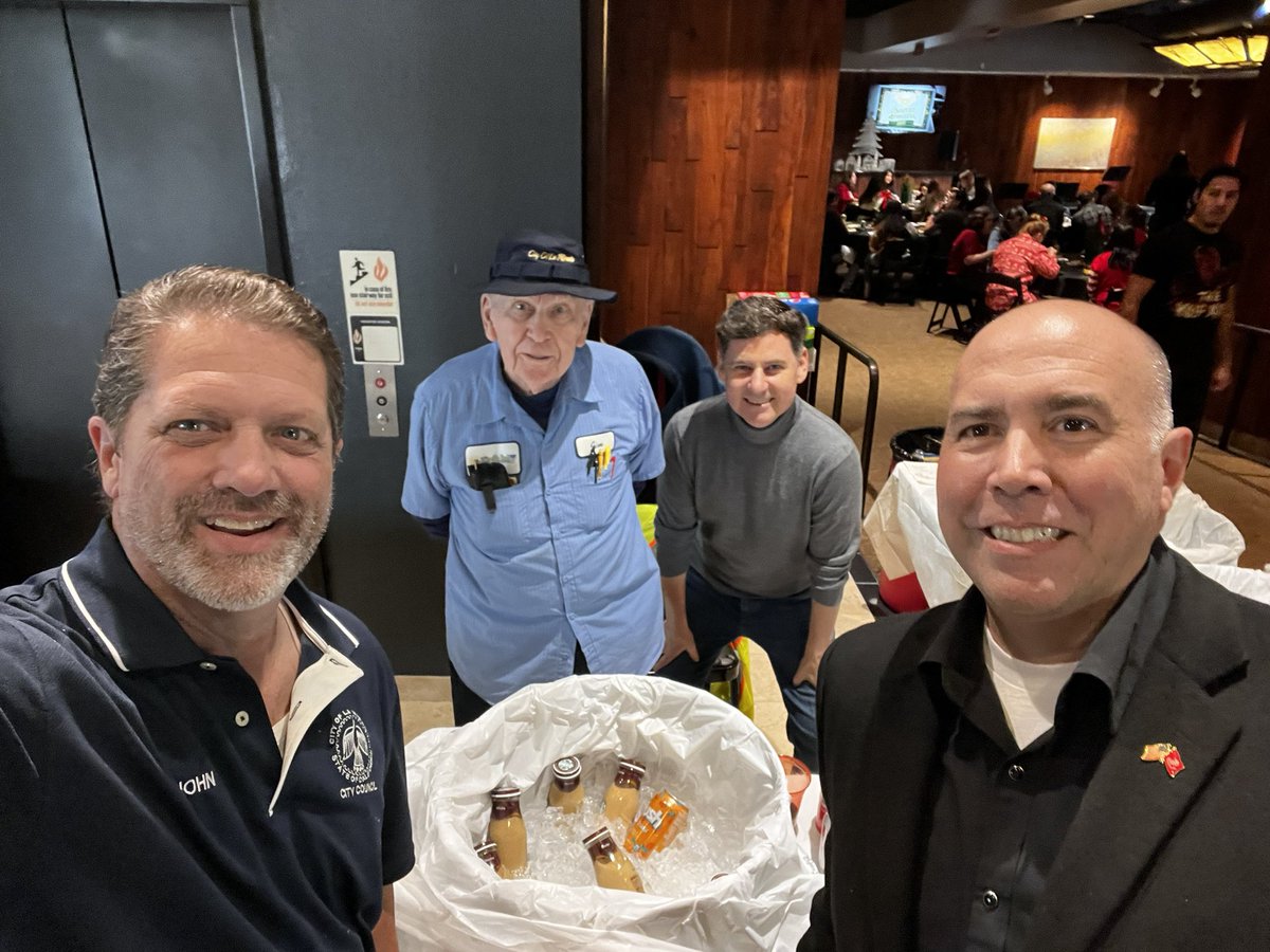 LaMiradaLewis's tweet photo. The City of La Mirada Employee Appreciation Lunch - Our city employees work very hard all year and itβs our pleasure to give back at least once a year to those who work so hard for community #ThankyouForAnotherYear https://t.co/JMt53Sy3ze