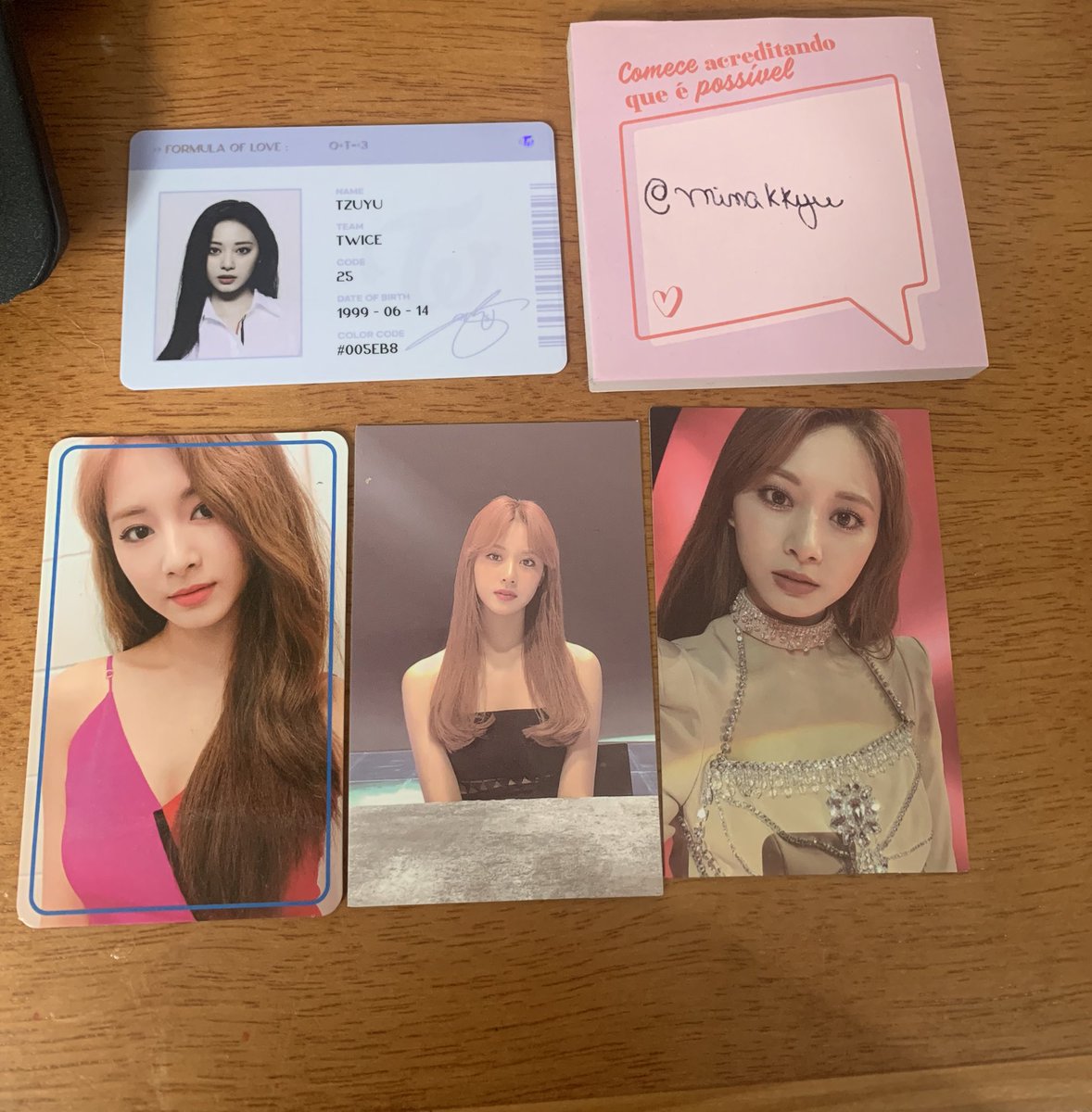 minakkyu's tweet photo. gente to vendendo esses itens de twice praticamente de graça 

Album Feel Special por 40 com frete incluso

Todos os cards da tzuyu em conjunto por 35 reais com frete incluso https://t.co/I08hGMnIXN