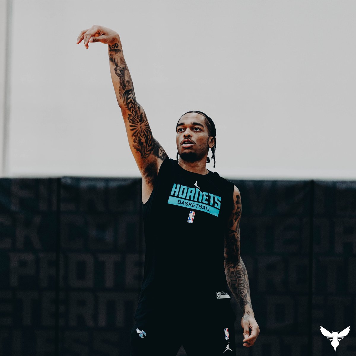 hornets's tweet photo. Rainy day work. ☔ https://t.co/w4h84PmtaT