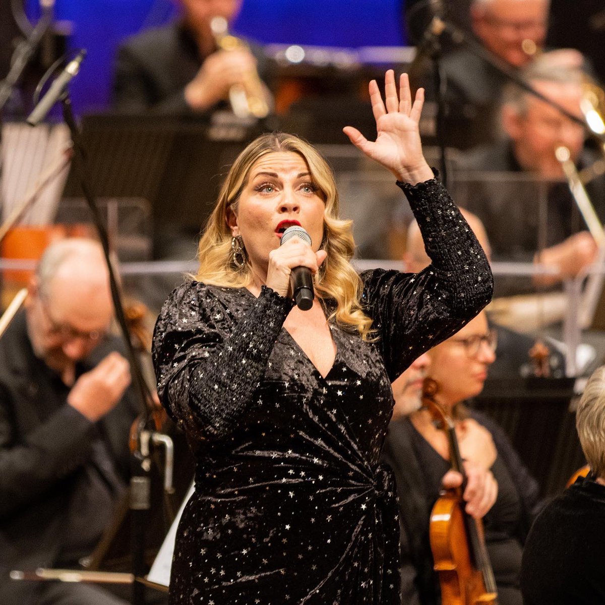 BBCNOW's tweet photo. So grateful to our wonderful audiences who joined us in #Cardiff and #Swansea this week, we had so much fun performing for you all!
 
Special thanks to singers @LouiseDearman and Matt Ford and conductor Andrew Cottee who made our ‘Swingin’ Christmas’ concert so fantastic 🎄 https://t.co/Ou2WwDPiaH