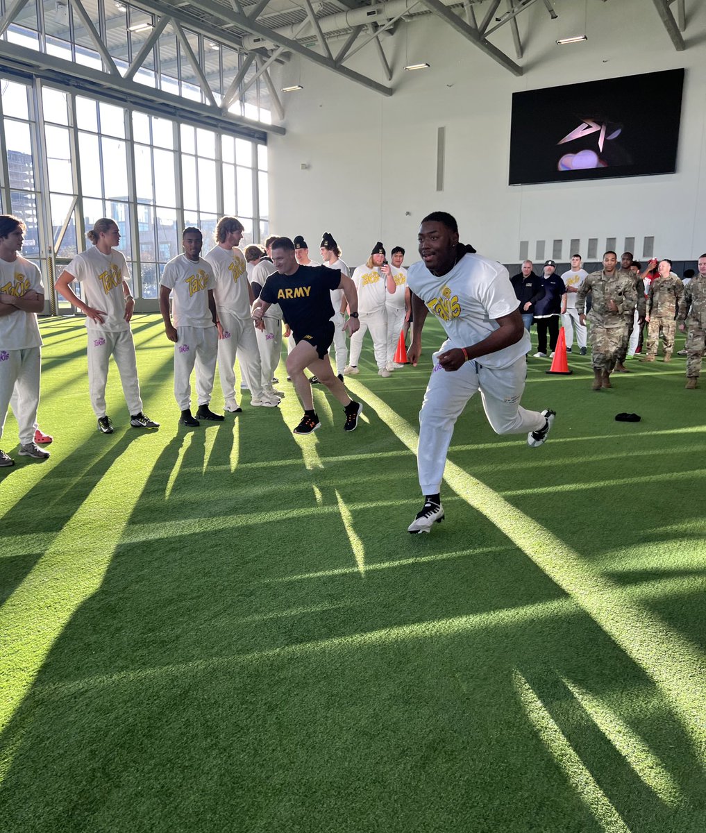 USArmyBowl's tweet photo. is @QuincyRhodesJr3 faster than the Army? https://t.co/F6yOy1WCcS