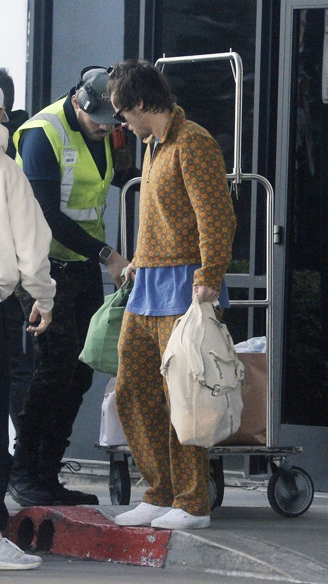 Harry Styles, Olivia Wilde updates🍋🍋 tweet media