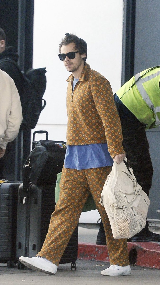 Harry Styles, Olivia Wilde updates🍋🍋 tweet media