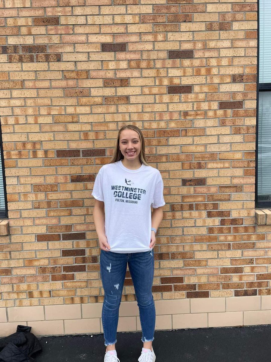 mhscardsvb's tweet photo. Congratulations, girls!! So excited to see you continuing your volleyball careers! Best wishes on the next level!❤️🏐❤️ @HaylieSchnake @emberlynnmk https://t.co/y9zOcZFU2B