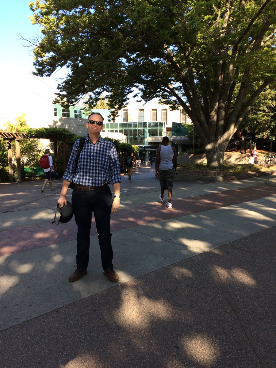 StuVanAirsdale's tweet image. After 10 years of teaching, including 7 years advising @TheStateHornet, the time has come to leave Sac State.😢 I'm honored to have taught journalism where I studied two decades ago, and I'm so proud of our grads doing so many great things. (Below, my first day advising, 2015):