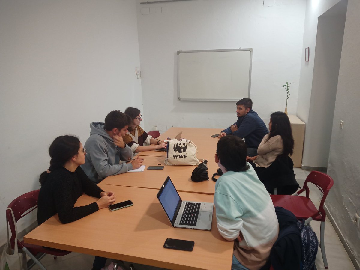 Pues una reunión más. Estad preparados que en no mucho tiempo vienen muchas novedades!!!