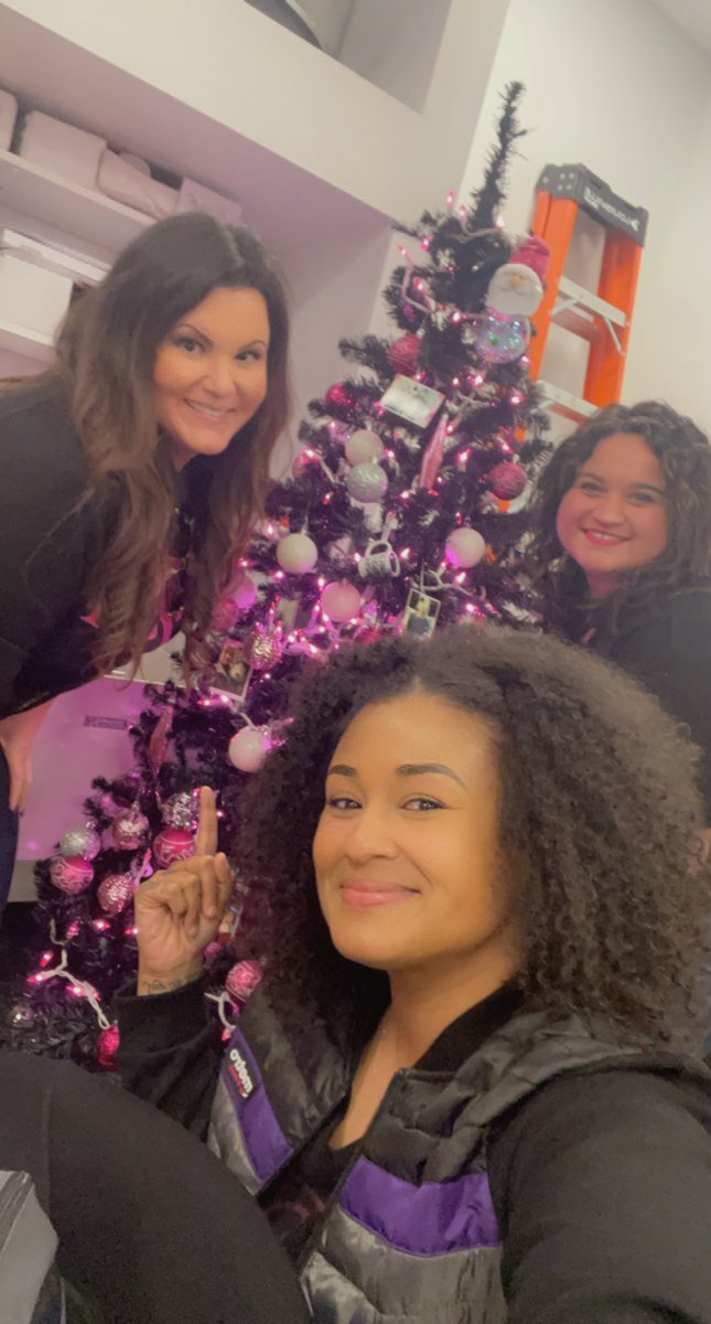 I got to see the Albertville tree!!! Counting my blessings this season. ❤️