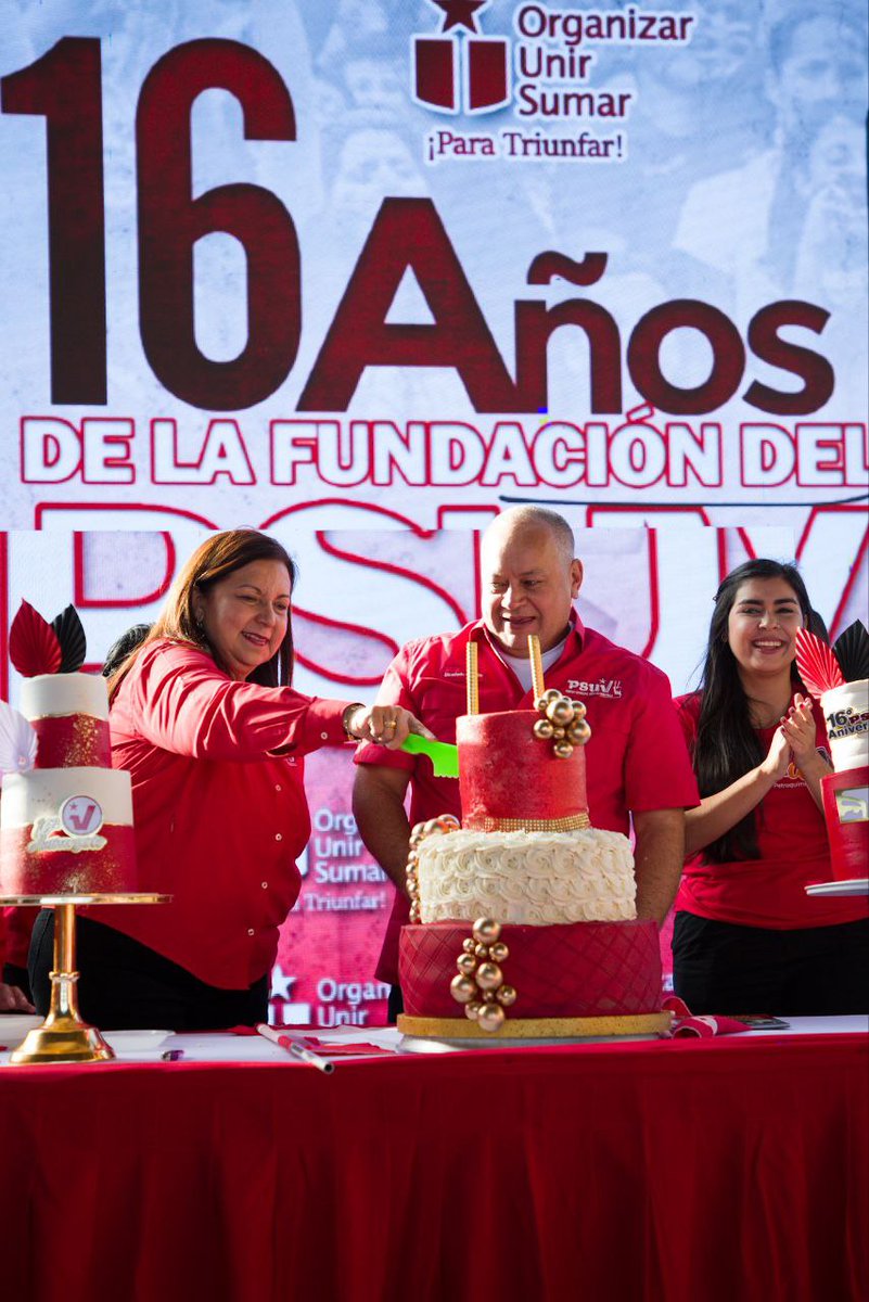 @gestionperfecta 

'¡Feliz cumpleaños, @PartidoPSUV! Son 16 años de lealtad, constancia y trabajo arduo por nuestra hermosa Patria y por todo el pueblo'.

'Caracas seguirá dando el ejemplo en disciplina y honor'.

#FestivalDePesebres #15Dic
@NicolasMaduro @dcabellor