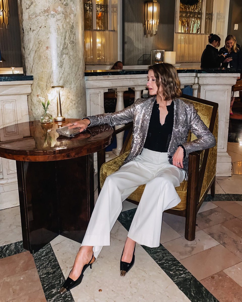 districtofchic's tweet photo. Not sure what to wear to your next holiday party? I got you covered! Holiday party outfit ideas for every occasion: https://t.co/a6a3AxBuNU https://t.co/vDI61SsyyV