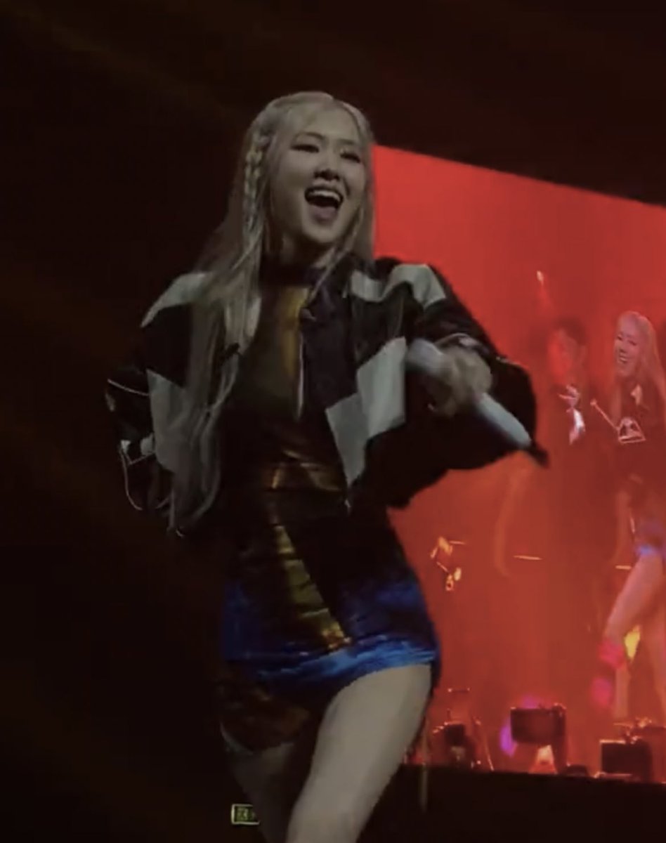 roseannepics's tweet photo. ROSÉ https://t.co/uOfTCXngJk
