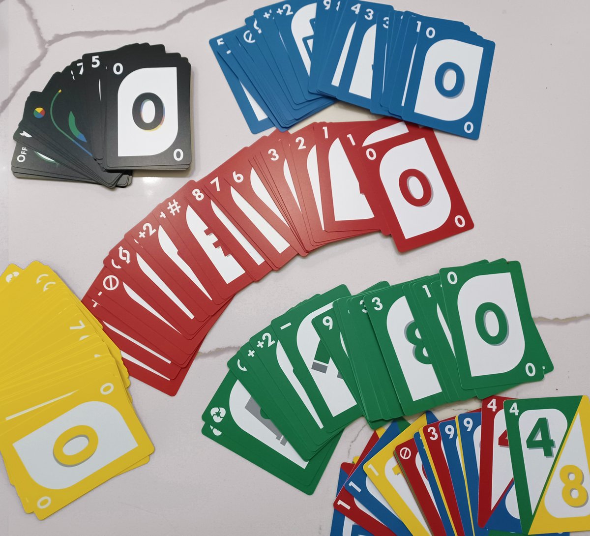 AdiamantBeryl's tweet image. It have arrived, my SUPER UNO, a personalized UNO deck i designed myself, and printed out to play on the hollidays and futures parties, it plays like regular UNO but with news cards that changes some dynamics. ✨

I printed out in  makeplayingcards.com

(im not making profit)