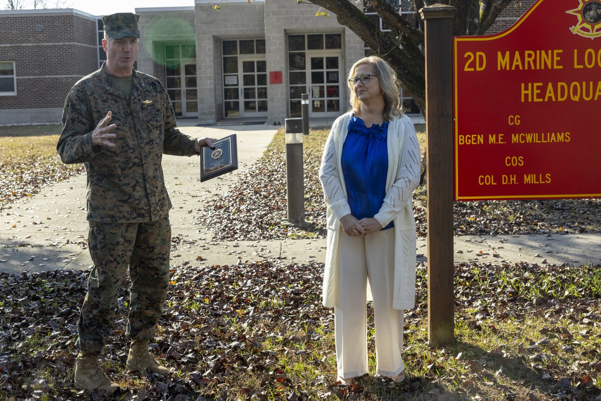 2ndMLG's tweet photo. Ready…Set…Deploy!

On December 12 Darlene Kern, a deployment readiness coordinator with 8th Engineer Support Battalion, 2nd Marine Logistics Group, received an Award of Appreciation presented by #TeamMLG’s CG Brig. Gen. McWilliams, for her dedicated 25 years of service. https://t.co/2nRUcz2eVm
