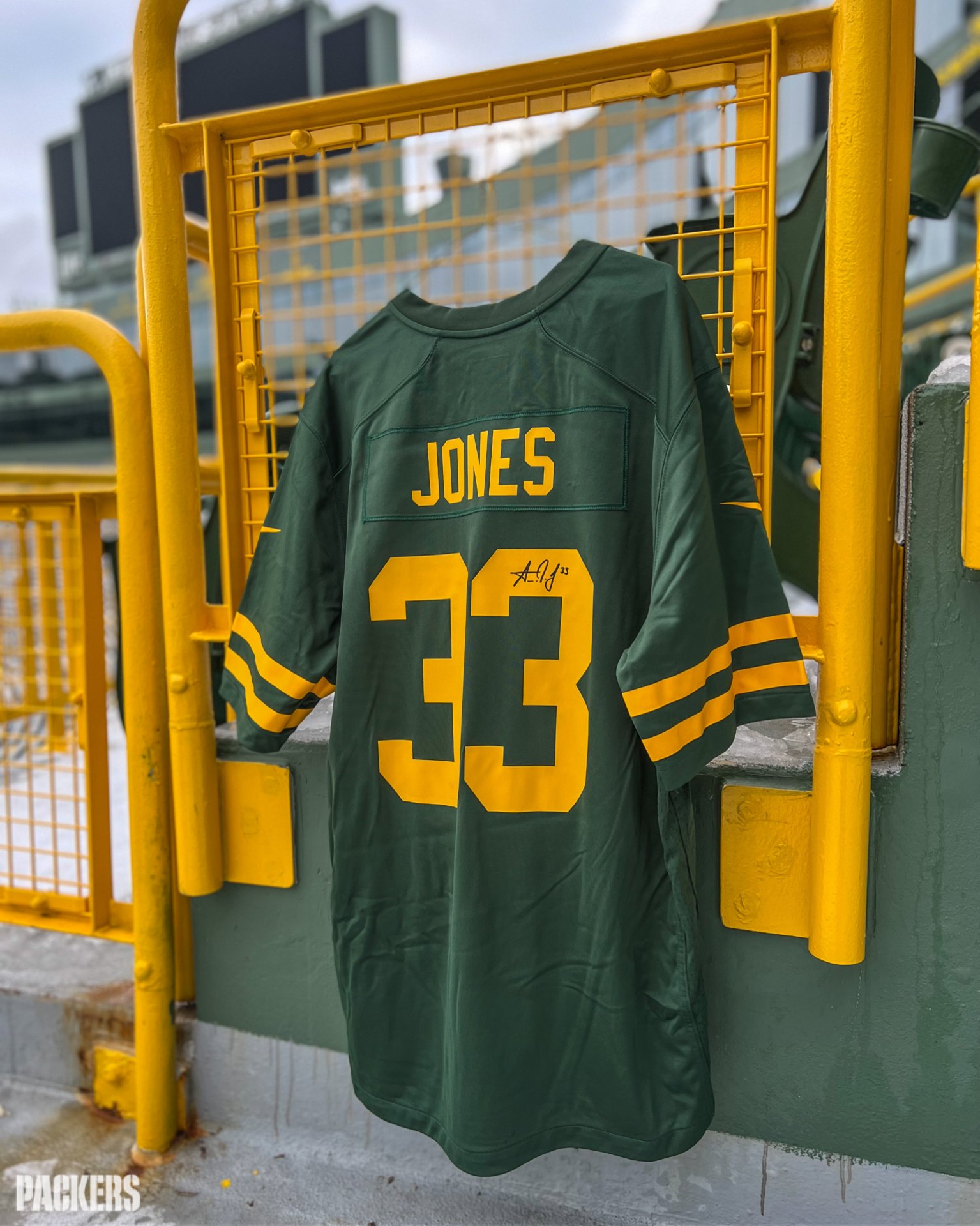 Green bay sales packers autographed jersey