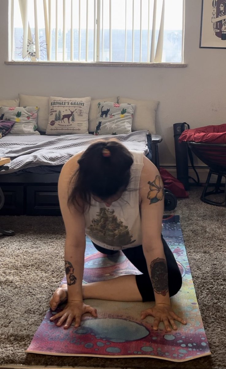 yogi_discovery's tweet photo. Open up this holiday season ❤️ #christmas2022 #yoga https://t.co/pLVcTyiv6R