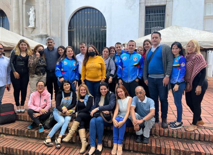 Zona Educativa Táchira Presente en la Misa de Aguinaldo de los Poderes Públicos en la entidad

Oficiada por Monseñor <a href="/mmorontar/">mario moronta r</a> Iglesia Catedral San Cristóbal 15/12/22

Con la asistencia dl Gobernador <a href="/FreddyBernal/">Freddy Bernal</a> 

<a href="/NicolasMaduro/">Nicolás Maduro</a> 
@MPPEDUCACION 
<a href="/_LaAvanzadora/">Yelitze Santaella</a>
<a href="/Berzabethg1/">Berzabethgandicaoficial</a>