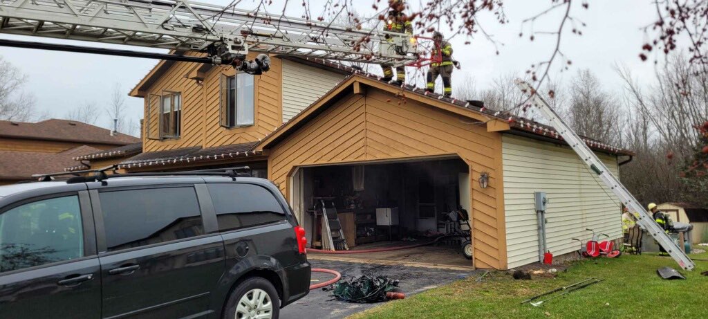 ChiliFireDept's tweet photo. At 0954 this morning Chili Volunteer Fire Department was dispatched for the house on fire on W Forest Dr. 4312 was en route in two minutes and both 4312 and Gates 4530 arrived on scene 5 minutes later. https://t.co/jQ8QdRsvzr
