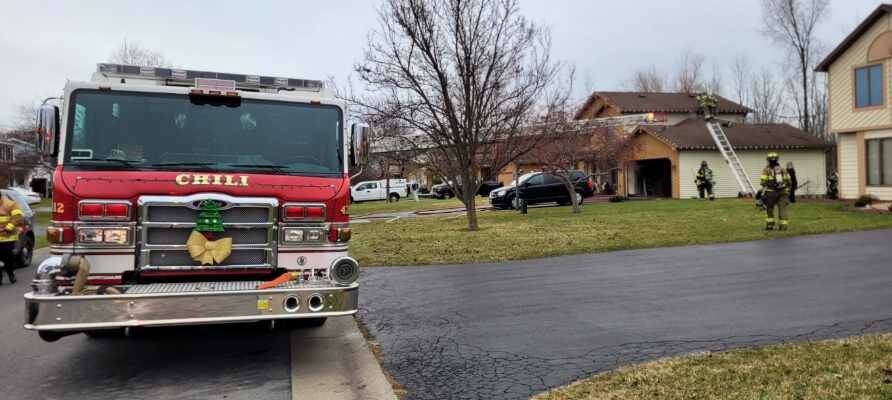 ChiliFireDept's tweet photo. At 0954 this morning Chili Volunteer Fire Department was dispatched for the house on fire on W Forest Dr. 4312 was en route in two minutes and both 4312 and Gates 4530 arrived on scene 5 minutes later. https://t.co/jQ8QdRsvzr