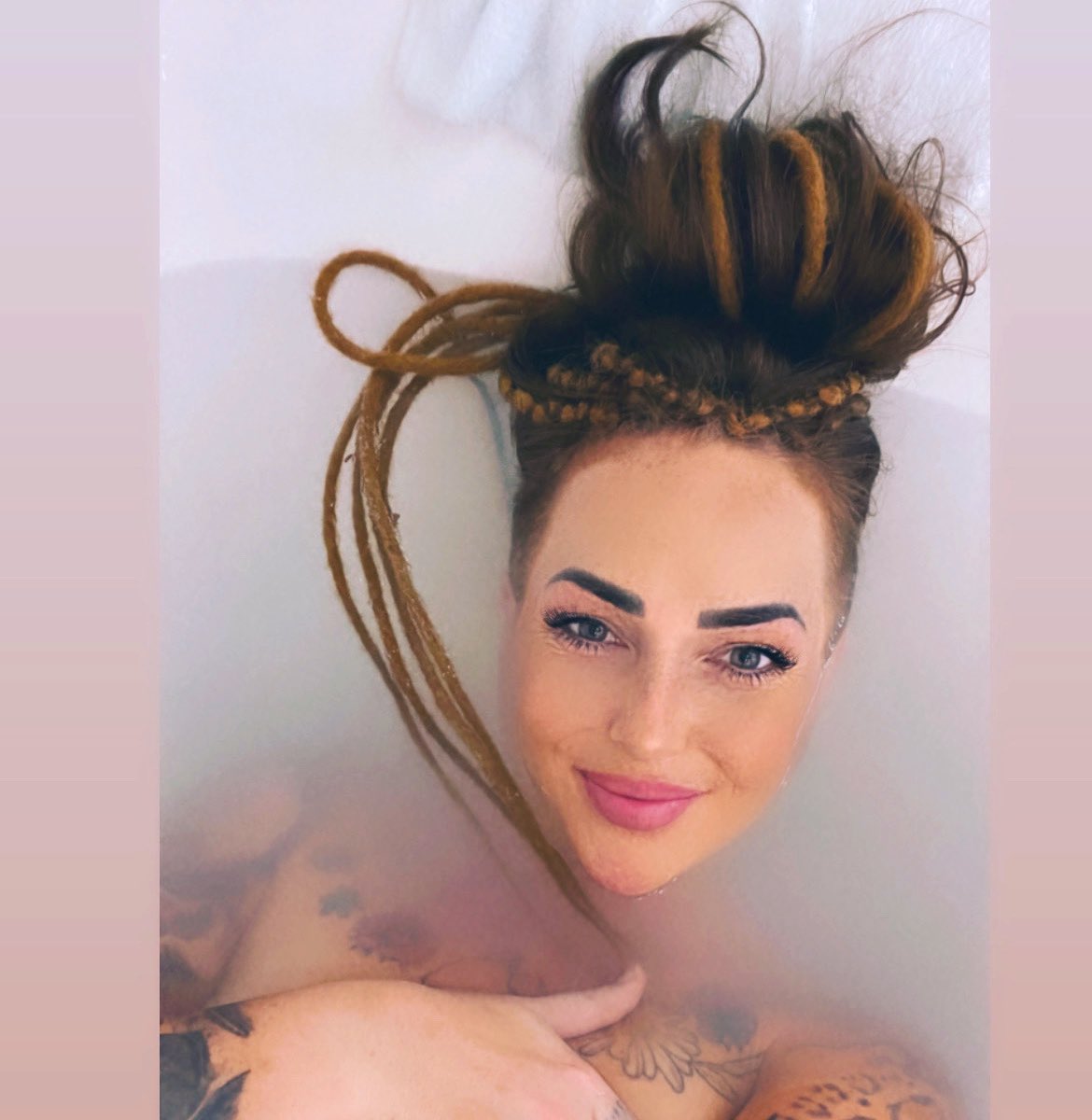 Marriage is like a hot bath. Once you get used to it, it's not so hot. #onlyfansgirl onlyfans.com/chamelia
(Anonymous)
izquotes.com