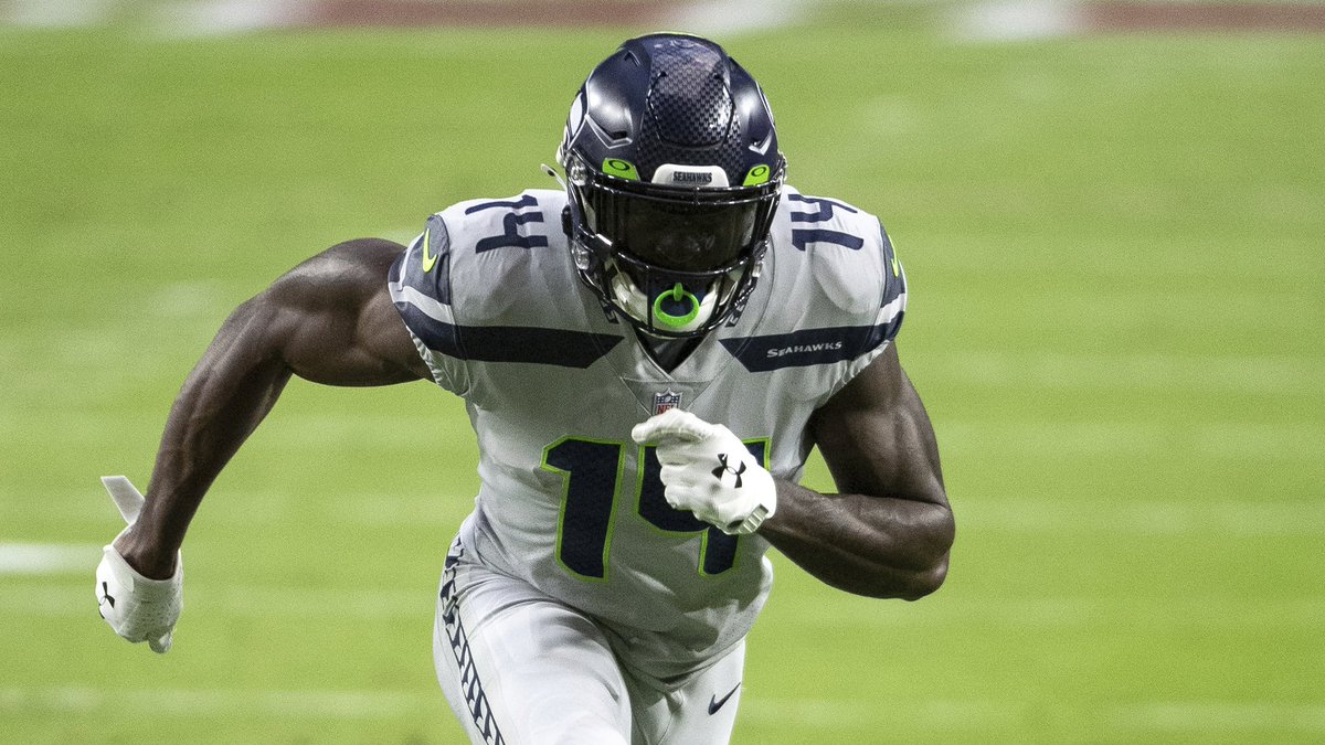 playmakerbet's tweet photo. Who has more receiving yards tonight on Thursday Night Football: 

🔁RT for DK Metcalf 
❤️Like for Christian Mccaffery 

@nohouseadv https://t.co/GncDijY8Op