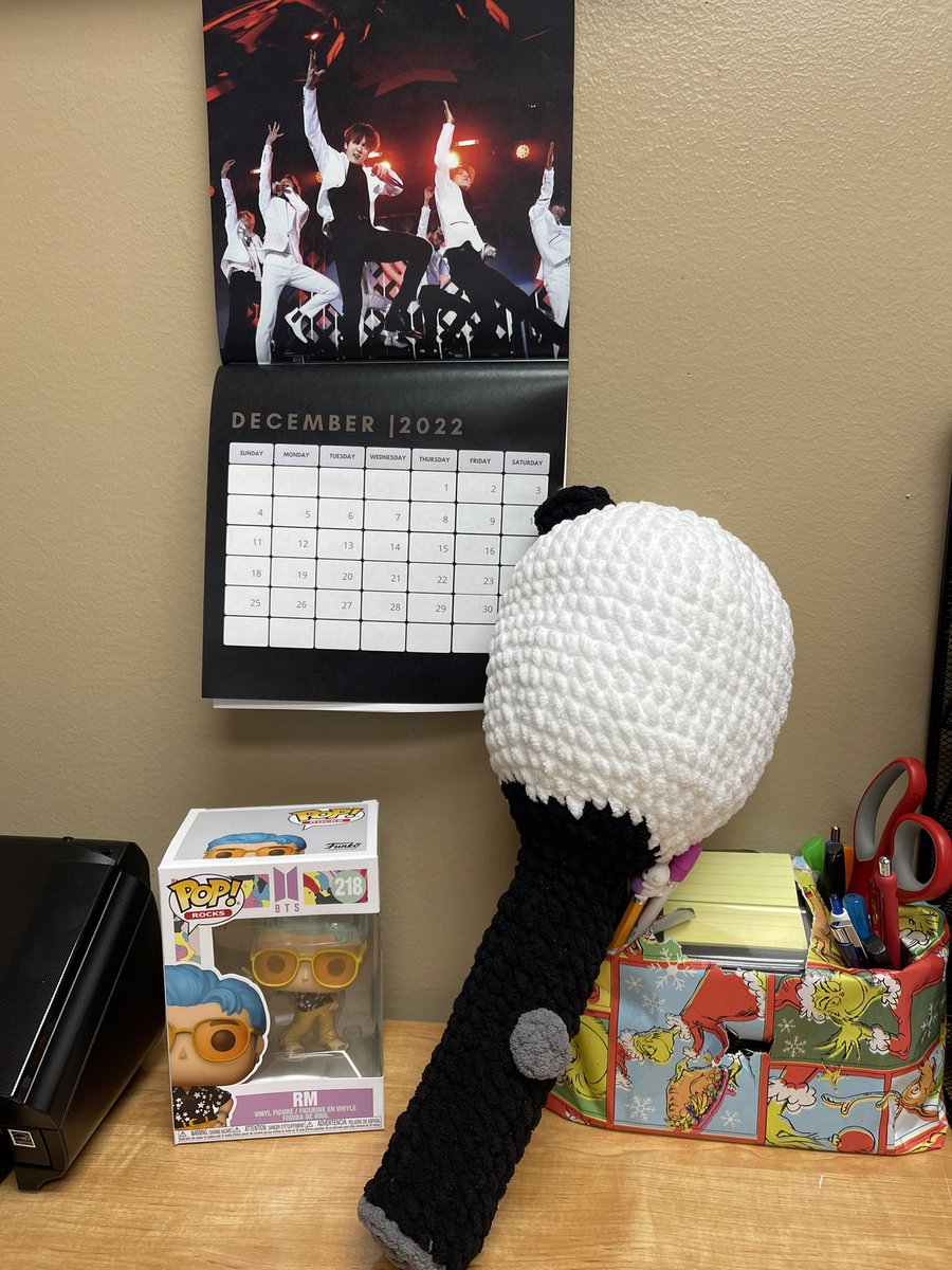 RobyBecky's tweet photo. My sweet coworker crocheted this Army bomb for my Christmas gift! ☺️🎁 https://t.co/3jJhvB5lg0