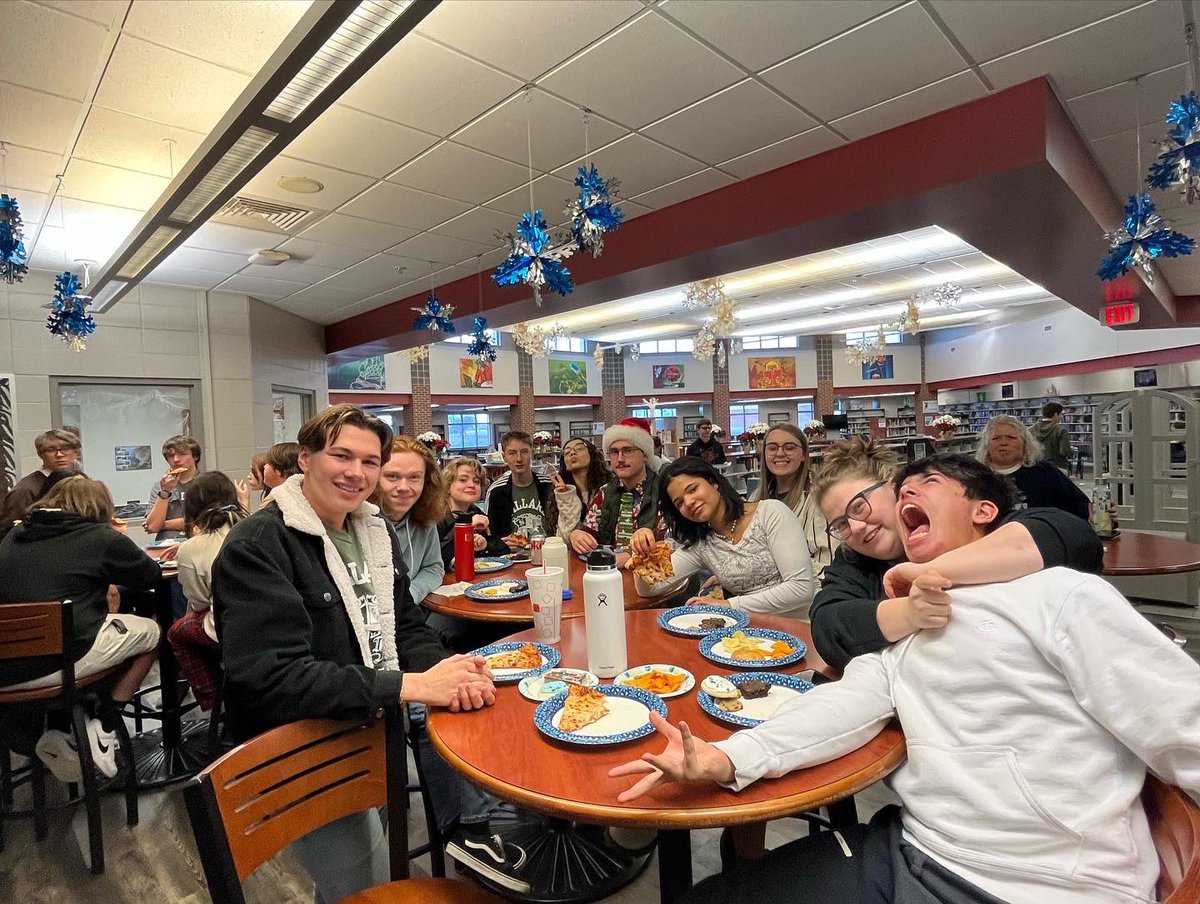 WillardSandD's tweet photo. Merry Christmas from the Willard Speech and Debate team! 🏆🎄

We wrapped up this semester with a white elephant gift exchange and a team pizza party, see you next semester for more tournament fun! 
🏆✨🎄 https://t.co/C0TJ3M7xX3