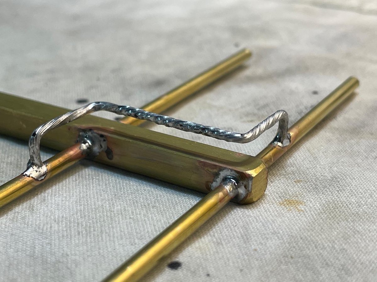 Dav Sennairton tweet media