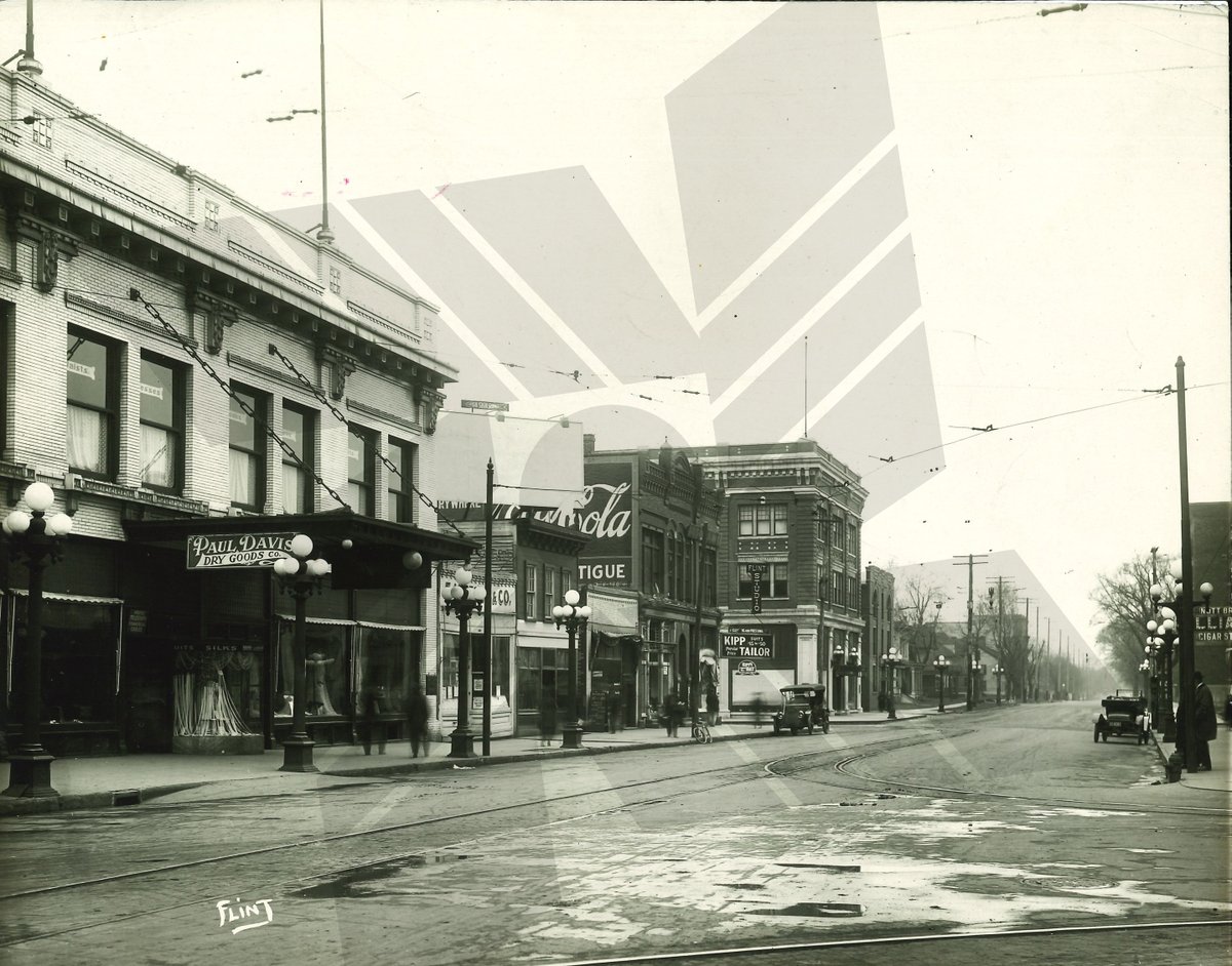 GroutMuseum's tweet photo. It's #ThrowbackThursday! This week, we've pulled a photo of the 510-516 block of Commercial Street, taken between 1914-1916.
Have any fond memories of doing business on Commercial Street, past or present? Tweet us!
#waterlooiowa #iowa #museumarchive https://t.co/R8dZjr4zEp