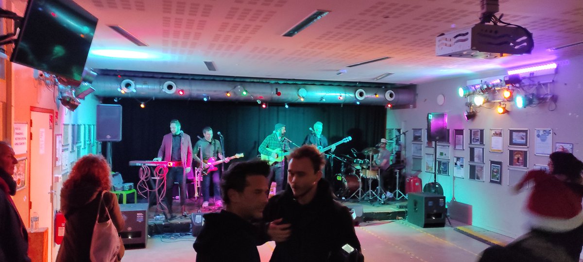 Letrix29's tweet image. Un évènement de plus. Des étudiants heureux. Réveillon @univ_lille .