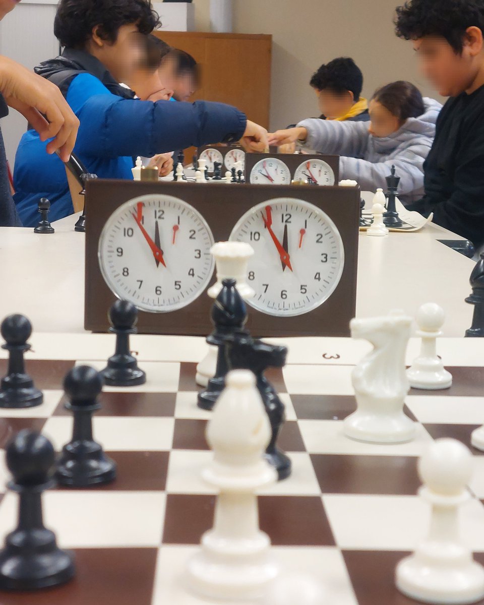 Richard1Combe's tweet photo. Premier tournoi de l'atelier Échecs du collège Nicolas de Condorcet.
♟️Concentration 
♟️Stratégie 
♟️Respect de l'adversaire 
Et de grands sourires 😃!
Une action financée  dans le cadre de la Cité  Éducative en partenariat  avec le Caissargues Chess Club.
#lesÉchecscontreléchec https://t.co/8GN4MH9JCl