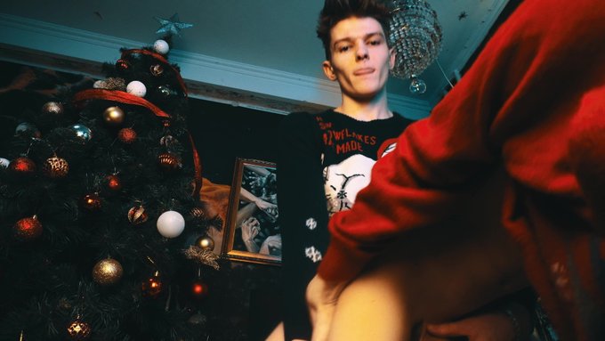 ?New video alert! ?

?I almost mistook my boyfriend for a Christmas tree! fuck before christmas ?[2160p]