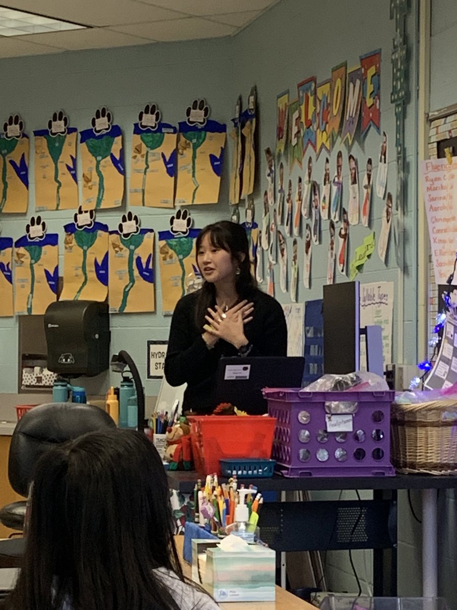 Gsuperlearners's tweet photo. Future teacher, Ms. Yoon, taught a fabulous lesson yesterday integrating technology with  LA and SS.  Bravo!👏👏@PoplarTreeES https://t.co/ZXojCEDjMB