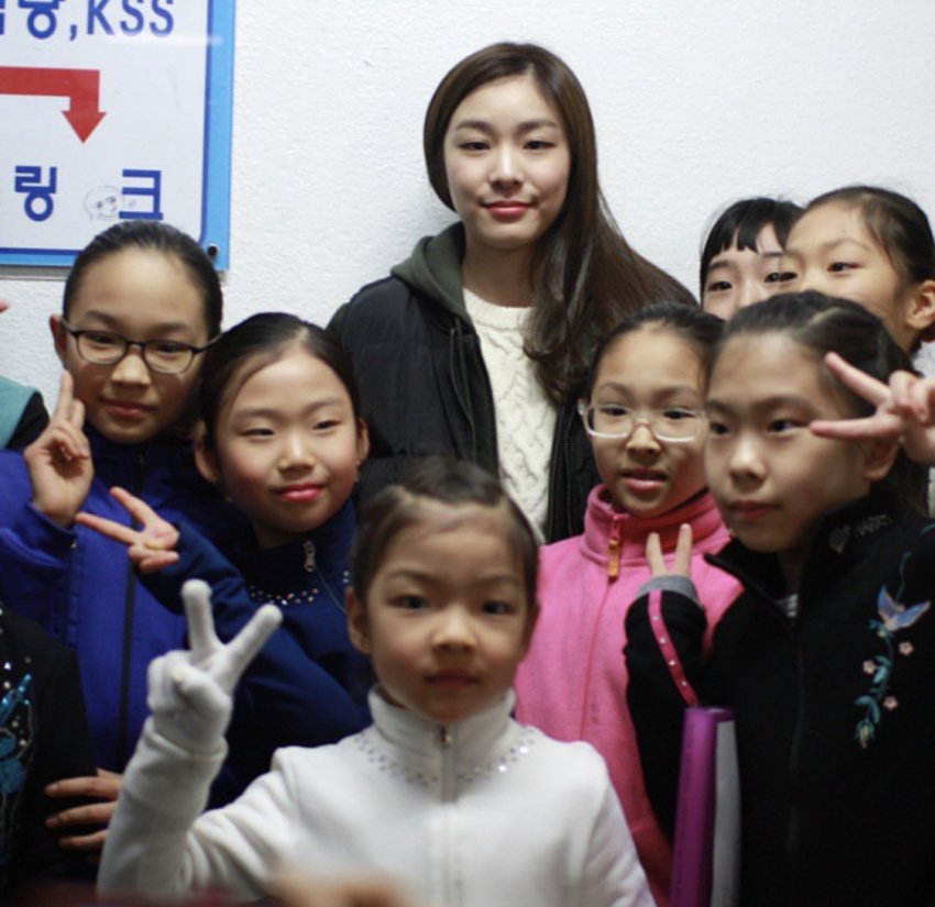in_my_wallet's tweet photo. 민채도 화동이었음 연느와 초점 없는 민소리 사이 애기민채 https://t.co/dAgCM4Xkbg