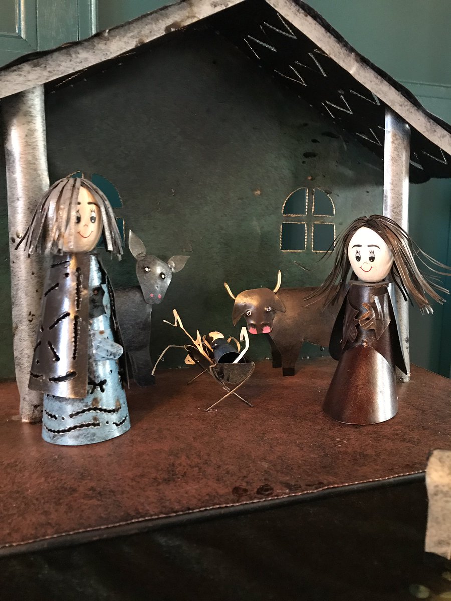 roomsterborgh's tweet photo. Buiten is het koud, binnen iets warmer..
Tijd om ruimte in te richten met o.a. de kerststal van onze dochter.
#kerststal #jozefenMaria #driewijzen https://t.co/QwsrY9vmb4