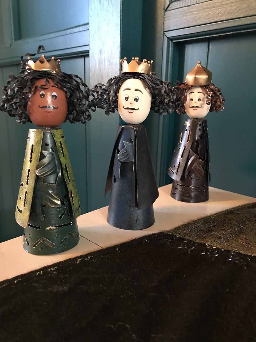 roomsterborgh's tweet photo. Buiten is het koud, binnen iets warmer..
Tijd om ruimte in te richten met o.a. de kerststal van onze dochter.
#kerststal #jozefenMaria #driewijzen https://t.co/QwsrY9vmb4