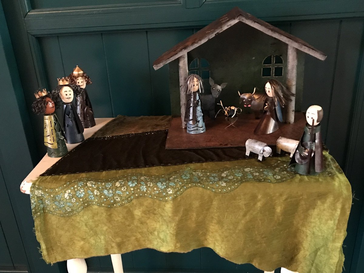roomsterborgh's tweet photo. Buiten is het koud, binnen iets warmer..
Tijd om ruimte in te richten met o.a. de kerststal van onze dochter.
#kerststal #jozefenMaria #driewijzen https://t.co/QwsrY9vmb4