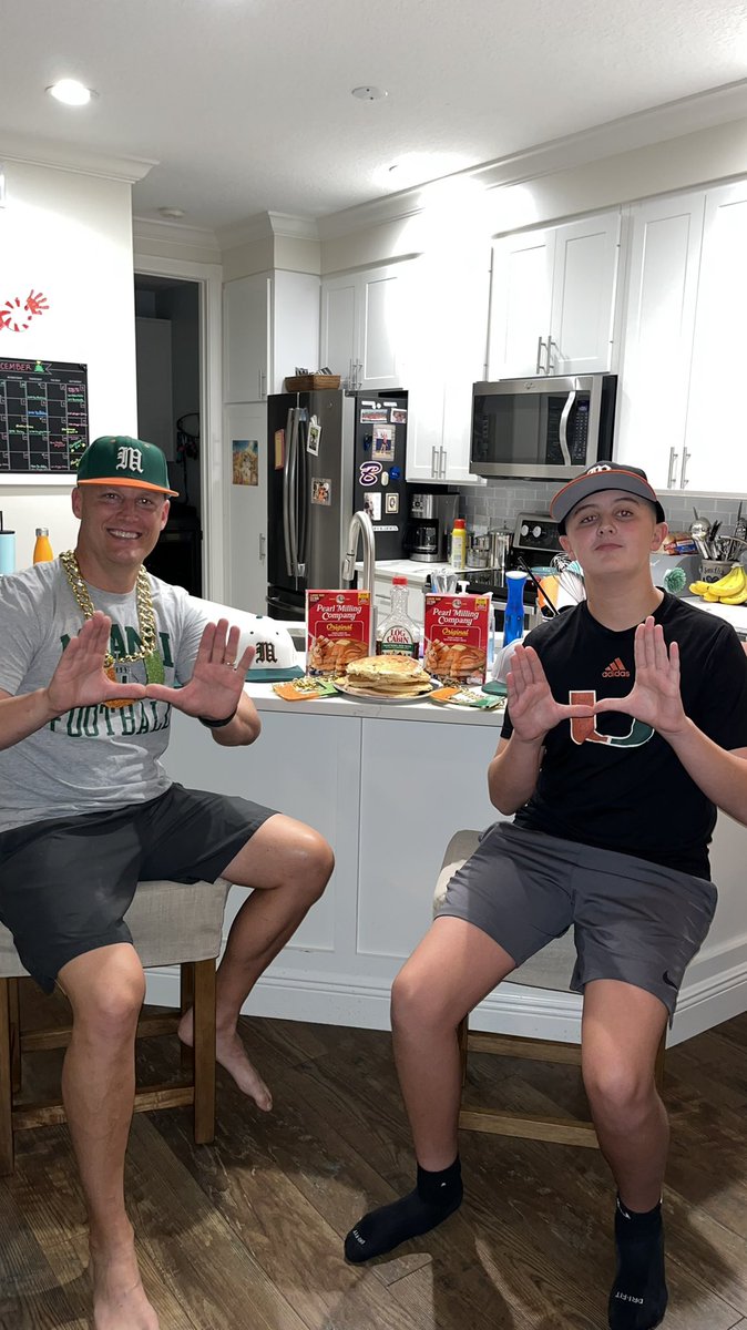 emelinesmithhh's tweet photo. PANCAKE NIGHT FOR THE PANCAKE HONCHO. GO CANES.
@SAMSONOKUNLOLA_ @PANCAKEHONCHO @CanesFootball @coach_cristobal @JohnHRuiz @TheCoachCoop @CoachMirabal #miamihurricanes #CanesFootball #UniversityofMiami #UM #GoCanes #PancakeHoncho #miamicommit #footballcommit https://t.co/AS1lrZNnkF