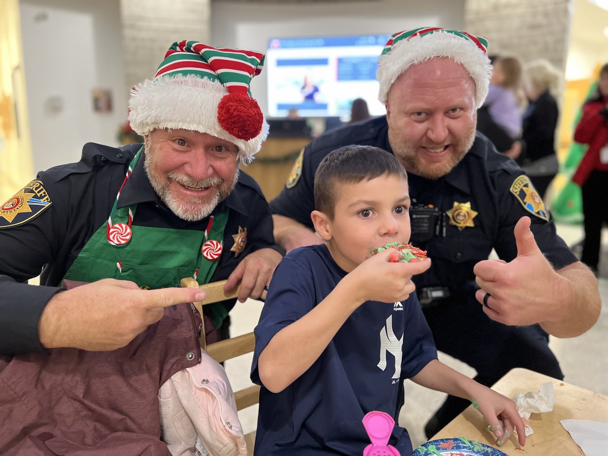 dcsheriff's tweet photo. Remember when you were a kid, and it didn't matter if your face got messy when you were decorating (mostly eating) cookies? We miss those days! Cookies with a Cop 2022 was a hit! Thanks to all those that stopped by. Have a great holiday! #WeLoveCookies #DevotedToDougCo https://t.co/utI4wTazet