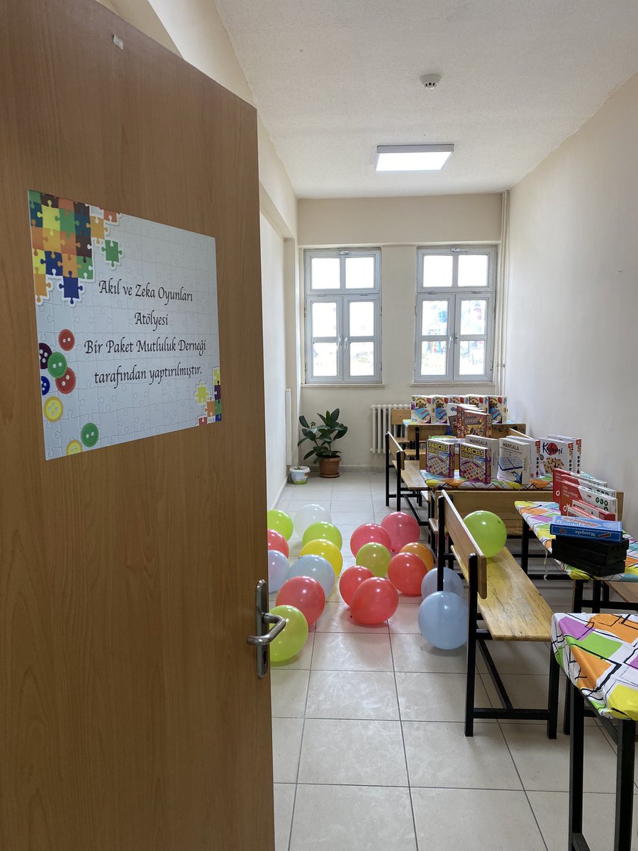 dorakubrayildiz's tweet photo. Bir Paket Mutluluk Ailesi olarak Van’da bir okulumuzda bir ilk yapıp Akıl ve Zeka Oyunları Atölyesi Açtık. 

Bu dünyaya bırakacağınız en iyi yatırım merhametli, dürüst ve aklını olgunca kullanabilen evlatlar yetiştirmektir.

Gururla @1paketmutluluk #birpaketmıtluluk https://t.co/424frxTF6L
